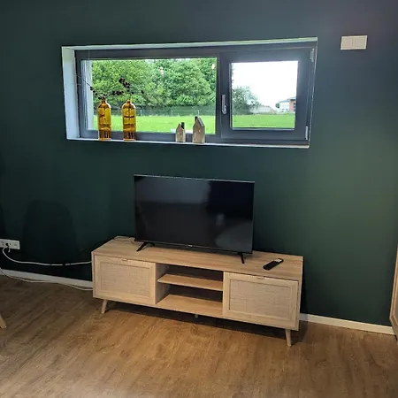 דירה 2 Bedroom Guest With Terrace *